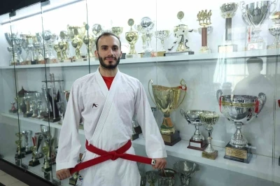 Karateci Enes Bulut, Kağıtspor’daki başarısını özetledi: &quot;Mücadeleden asla vazgeçmek yok&quot;
