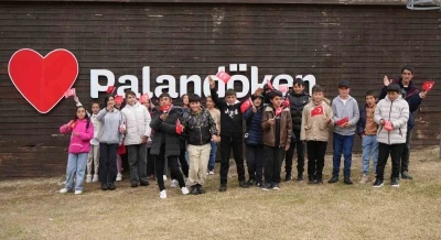 Karayazılı 25 k&ouml;y &ccedil;ocuuğu ilk kez Paland&ouml;ken&rsquo;i g&ouml;rd&uuml;, zirvede kartopu oynadı
