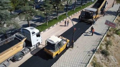 Karayolları tarafından Demirci’de sıcak asfalt çalışmalarına başlandı
