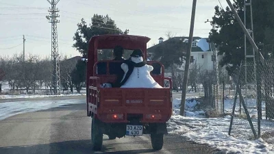 Kardan adam motosiklet kasasında yola &ccedil;ıktı
