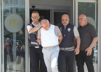 Kardeş katliamında zanlı tutuklandı: &Ccedil;elik yelekle cezaevine g&ouml;t&uuml;r&uuml;ld&uuml;
