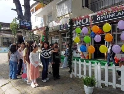 Kardeşk&ouml;y&rsquo;de &ccedil;ocuklar &ccedil;ift bayram yaptı
