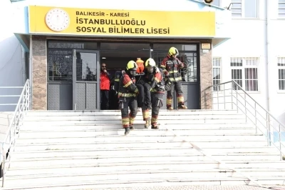 Karesi&rsquo;de 413 &ouml;ğrencili dev deprem tatbikatı
