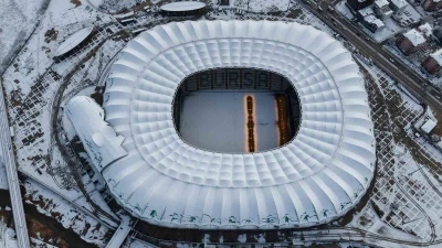 Karla kaplı Timsah Arena Stadyumu b&ouml;yle g&ouml;r&uuml;nt&uuml;lendi
