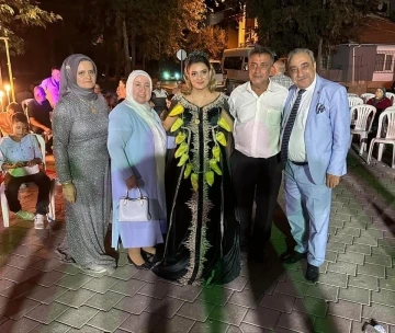 Karpuz davetiyeli d&uuml;ğ&uuml;nde geline Kale biberi takıldı
