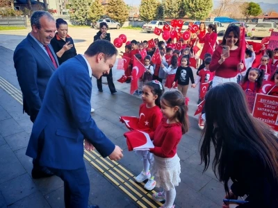 Karpuzlu&rsquo;da miniklerden bayrağa saygı
