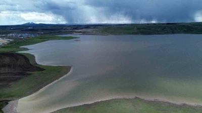Kars Barajı&rsquo;nda doluluk y&uuml;zde 100&rsquo;e ulaştı, kontroll&uuml; su tahliyesi başlıyor
