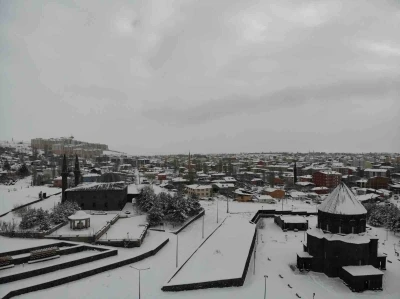Kars beyaza hapsoldu: Yarım asırlık kar rekoru kırıldı
