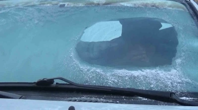 Kars eksi 13’ü gördü: Araç camları buz tuttu
