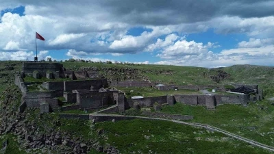 Kars Kalesi UNESCO D&uuml;nya Miras Listesi&rsquo;ne alınmayı bekliyor

