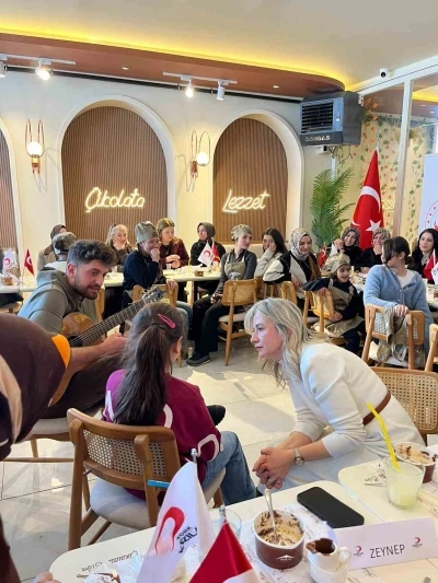 Kars Kızılay&rsquo;dan sevgi evlerinde kalan &ccedil;ocuklara &ccedil;ikolata etkinliği
