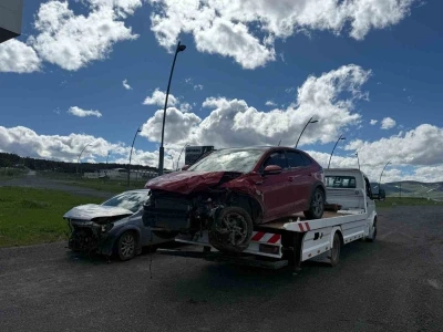 Kars-Sarıkamış kara yolunda kaza: 2 yaralı
