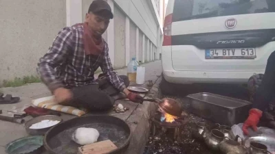 Kars sokaklarında alın teriyle ge&ccedil;im: Karı-koca kalaycılık yaparak ekmeklerini kazanıyor
