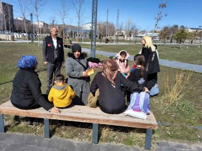 Kars&rsquo;ta A&ccedil;ık Kapı&rsquo;dan şiddetle m&uuml;cadele i&ccedil;in farkındalık seferberliği
