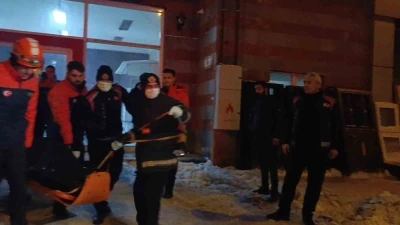 Kars&rsquo;ta asans&ouml;r boşluğuna d&uuml;şen bir kişi hayatını kaybetti
