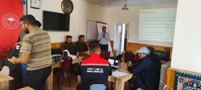 Kars’ta çiftçilere şarbon eğitimi verildi
