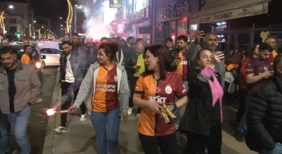 Kars&rsquo;ta derbi zaferi coşkusu: Sarı-kırmızılılar sokaklara akın etti

