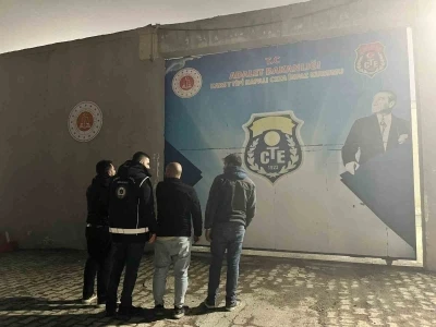 Kars&rsquo;ta d&uuml;zensiz g&ouml;&ccedil;men operasyonu

