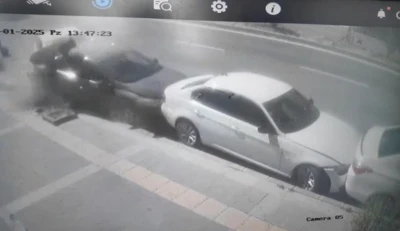 Kars’ta fren yerine gaza basan sürücü 4 araca çarptı
