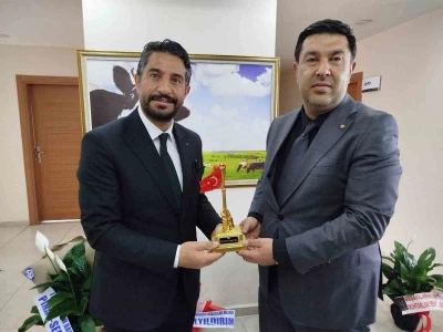 Kars&rsquo;ta hayvancılık i&ccedil;in g&uuml;&ccedil; birliği: KATSO&rsquo;dan Eren Alp&rsquo;e hayırlı olsun ziyareti
