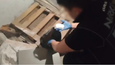 Kars&rsquo;ta iş yerindeki 205 gram uyuşturucuyu "Zeus" buldu
