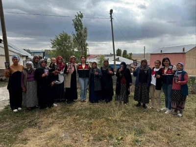 Kars’ta jandarma kadınları KADES hakkında bilgilendiriyor
