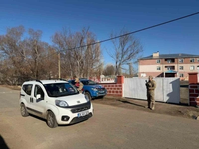 Kars&rsquo;ta jandarmadan huzurlu okul uygulaması
