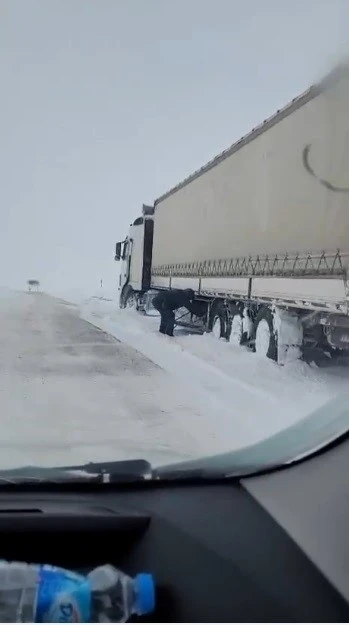 Kars&rsquo;ta kar, kazaları beraberinde getirdi
