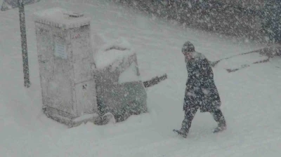 Kars&rsquo;ta kar ve tipi ge&ccedil;it vermiyor: 52 k&ouml;y yolu ulaşıma kapandı
