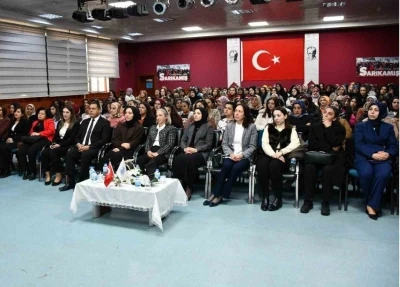 Kars&rsquo;ta koruyucu aile hizmeti i&ccedil;in farkındalık toplantısı d&uuml;zenlendi
