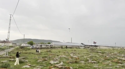 Kars&rsquo;ta k&ouml;y &ccedil;ocuklarının u&ccedil;urtma sevinci
