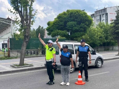 Kars&rsquo;ta &ouml;zel gereksinimli gencin polislik hayali ger&ccedil;ek oldu
