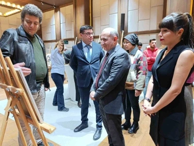 Kars’ta &quot;100+2 şehirler arası karma sergi&quot; sanatseverlerle buluştu
