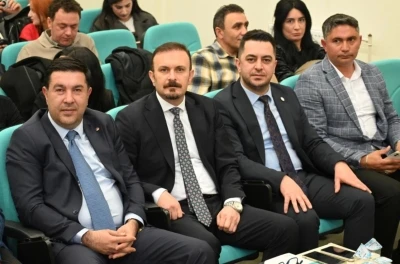 Kars&rsquo;ta, "Zirvede Kadın" paneli yoğun ilgi g&ouml;rd&uuml;
