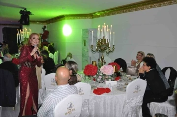 Kars&rsquo;ta sanat&ccedil;ılar &ouml;ğretmenler i&ccedil;in sahne aldı
