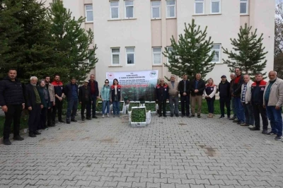 Kars&rsquo;ta sebze &uuml;retimine destek: Binlerce fide &uuml;reticiyle buluştu
