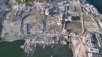 Kars’ta sular çekildi, eski köy ortaya çıktı
