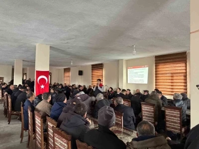 Kars&rsquo;ta &uuml;reticilere bitki koruma eğitimi

