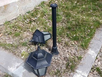Kars&rsquo;ta Valilik Parkı&rsquo;nın ışıklandırma lambaları kırıldı
