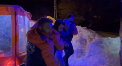 Kars&rsquo;ta yaşlı hasta vatandaşa AFAD paletli amfibi aracıyla ulaştı
