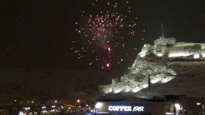 Kars&rsquo;ta yeni yıl coşkusu: Lapa lapa kar altında halay
