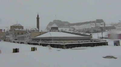 Kars&rsquo;ta yer g&ouml;k beyaz: Kar kalınlığı 30 santimi aştı
