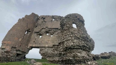 Kars&rsquo;taki bin yıllık Kız Kalesi yok olma tehlikesiyle karşı karşıya
