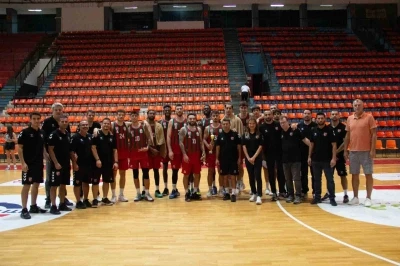 Karşıyaka Basketbol, Makedonya’da kupa kazandı
