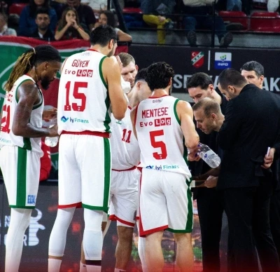Karşıyaka Basketbol, &uuml;&ccedil;&uuml;nc&uuml; galibiyetini aldı
