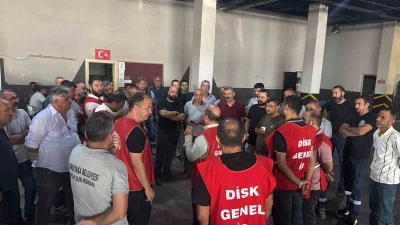 Karşıyaka Belediyesinde maaş alamayan işçiler süresiz iş bıraktı
