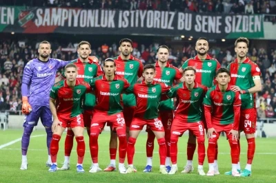 Karşıyaka, derbi galibiyetiyle &ccedil;ıkışını s&uuml;rd&uuml;rd&uuml;
