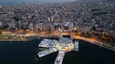 Karşıyaka Yalı Bulvarı&rsquo;na y&uuml;kseltilmiş ve desenli yaya platformu
