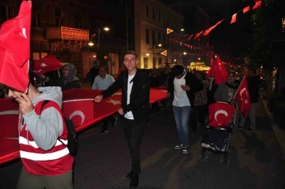 Karslılar 15 Temmuz&rsquo;da tek y&uuml;rek oldu: Binlerce vatandaş meydanları doldurdu, birlik ve beraberlik mesajı verildi
