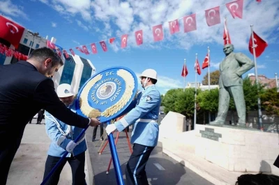 Kartal’da 29 Ekim coşkusu Atatürk Anıtı’nda başladı
